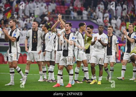 Al Khor, Katar. 27th Nov 2022. Foto finale della squadra, squadra, squadra, foto della squadra, da sinistra: Niclas FUELLKRUG (GER), Niklas SUELE (GER), Leroy SANE (GER), Thomas MUELLER (GER), Jonas HOFMANN (GER), Jamal MUSIALA (GER), Ilkay GUENDOGAN (GER), Youssoufa MOUKOKO (GER), Joshua KIMMICH (GER) Lukas KLOSTERMANN (GER). Spagna (ESP) - Germania (GER) 1-1, gruppo di stage e, 2nd° giorno, il 27.11.2022, Stadio al-Bayt di al-Khor. Coppa del mondo di Calcio 2022 in Qatar dal 20,11. - Dalle 18.12.2022 alle Credit: dpa/Alamy Live News Foto Stock