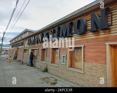 simon&simon super mercato a puerto williams, porto williams, puerto williams super mercato, cile, penisola antartica, antartide, sud antartide Foto Stock