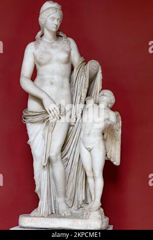 Fu dedicato da Sallustia e da Helpidus a Venere Felix. La sua testa assomiglia a Faustina il giovane. Foto Stock