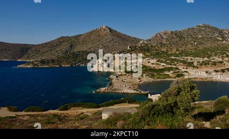 Punta sud-occidentale della Turchia. Tramonto dall'antica città di Datca Knidos. Yazikoy villaggio porto. Antica città greca di Knidos. Il cielo dopo il tramonto. Foto Stock