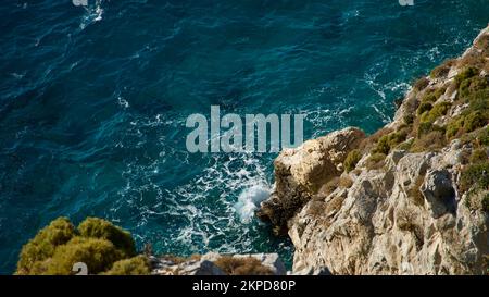 Punta sud-occidentale della Turchia. Tramonto dall'antica città di Datca Knidos. Yazikoy villaggio porto. Antica città greca di Knidos. Il cielo dopo il tramonto. Foto Stock