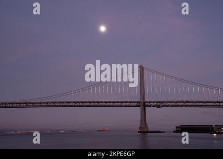 Ormeggio sul ponte della baia di Oakland, California Foto Stock