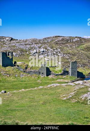 13th ° secolo Dunlough Castello situato in cima alle scogliere su Three Castle Head, Mizen Peninsula, County Cork, Irlanda Foto Stock