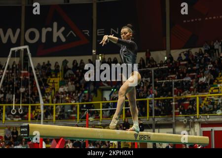Alice D’Amato durante il Gran Premio di Ginnastica 2022 all’e-Work Arena di Busto Arsizio. (Foto di Fabrizio Carabelli / SOPA Images/Sipa USA) Foto Stock