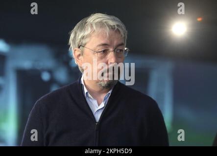 KIEV, UCRAINA - 23 NOVEMBRE 2022 - il Ministro della Cultura e della Politica dell'informazione dell'Ucraina Oleksandr Tkachenko partecipa all'apertura della Leica That SA Foto Stock