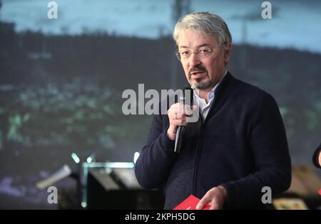 KIEV, UCRAINA - 23 NOVEMBRE 2022 - il Ministro della Cultura e della Politica dell'informazione dell'Ucraina Oleksandr Tkachenko partecipa all'apertura della Leica That SA Foto Stock