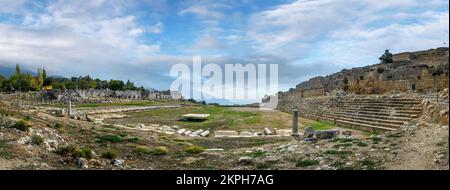 Rovine e tombe di Tlos, un'antica città Licia vicino alla città di Seydikemer, Mugla, Turchia. Foto Stock