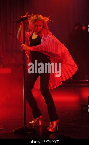 GOLDFRAPP, CARDIFF, 2006: Alison Goldfrapp alla Students' Union a Cardiff, Galles, il 1 febbraio 2006. Foto: ROB WATKINS Foto Stock