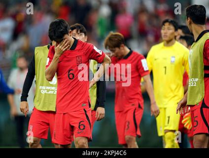 L'hwang in-beom della Corea del Sud reagisce dopo la partita del Gruppo H della Coppa del mondo FIFA allo stadio Education City di al-Rayyan, in Qatar. Data immagine: Lunedì 28 novembre 2022. Foto Stock