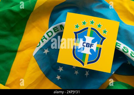 LONDRA, Regno Unito - Dicembre 2022: Logo della nazionale brasiliana della squadra di calcio distintivo simbolo della confederazione brasiliana del calcio Foto Stock