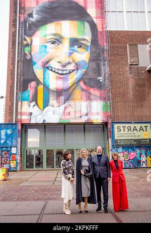 Amsterdam, Niederlande. 28th Nov 2022. La regina Maxima dei Paesi Bassi arriva al Museo STRAAT di Amsterdam, il 28 novembre 2022, per dare il Prins Bernhard Cultuurfonds Prijs 2022 alla Fondazione Anne Frank, un premio culturale di 100.000 euro accredito: Albert Nieboer/Netherlands OUT/Point de Vue OUT/dpa/Alamy Live News Foto Stock