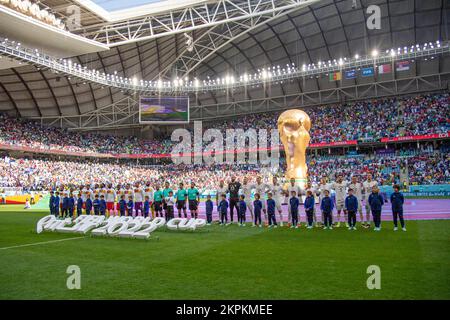 Una visione generale dello stadio al Janoub durante la partita di Coppa del mondo FIFA Qatar 2022 Gruppo B tra Camerun e Serbia allo stadio al Janoub di al-Wakrah, Qatar il 28 novembre 2022 (Foto di Andrew Surma/ SIPA USA) Foto Stock