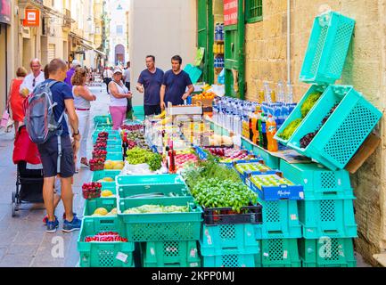 Fruttivendolo all'aperto a la Valletta, Malta Foto Stock