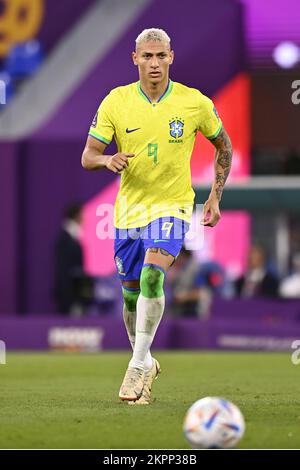 Doha, Qatar. 28th Nov 2022. Foto Fabio Ferrari/LaPresse - 28 Novembre 2022 Doha, Qatar - Sport - Calcio - Qatar 2022 - Coppa del mondo FIFA - Brasile vs Svizzera - Gruppo G - fase a Gironi - Stadio 974. Nella foto: Richarlison(Brasile) 28 novembre 2022 Doha, Qatar - sport - Calcio - Qatar 2022- Coppa del mondo FIFA - Brasile vs Svizzera - Gruppo G - stage di gruppo - Stadio 974. Nella foto: Richarlison(Brasile)/ PRESSINPHOTO Credit: PRESSINPHOTO SPORTS AGENCY/Alamy Live News Foto Stock