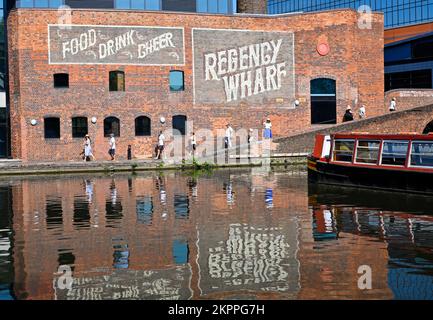 Regency Wharf al gas Street Basin nel centro di Birmingham UK e parte dei canali della città Foto Stock