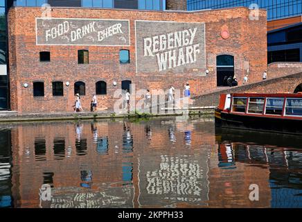 Regency Wharf al gas Street Basin nel centro di Birmingham UK e parte dei canali della città Foto Stock