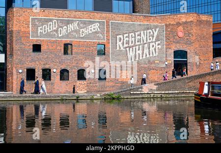 Regency Wharf al gas Street Basin nel centro di Birmingham UK e parte dei canali della città Foto Stock