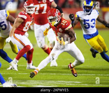 27 NOVEMBRE 2022: I capi di Kansas City che corrono indietro Isiah Pacheco (10) fa una mossa nel 4th ° trimestre presso l'Arrowhead Stadium Kansas City, Missouri. Jon Robichaud/CSM. Foto Stock