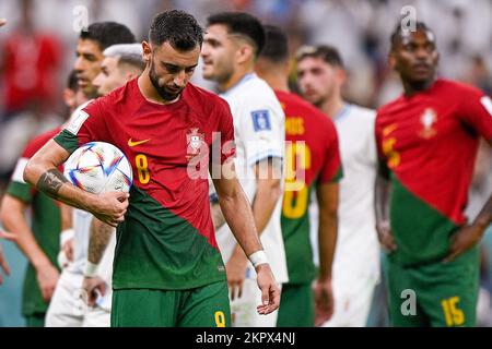 Lusail City, Qatar. 28th Nov 2022. LUSAIL CITY, QATAR - 28 NOVEMBRE: Bruno Fernandes del Portogallo durante la partita del Gruppo H - Coppa del mondo FIFA Qatar 2022 tra Portogallo e Uruguay al Lusail Stadium il 28 novembre 2022 a Lusail City, Qatar (Foto di Pablo Morano/BSR Agency) Credit: BSR Agency/Alamy Live News Foto Stock