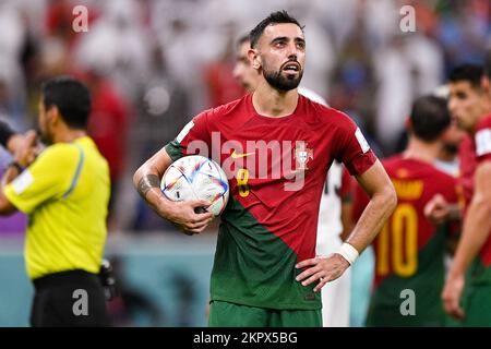 Lusail City, Qatar. 28th Nov 2022. LUSAIL CITY, QATAR - 28 NOVEMBRE: Bruno Fernandes del Portogallo durante la partita del Gruppo H - Coppa del mondo FIFA Qatar 2022 tra Portogallo e Uruguay al Lusail Stadium il 28 novembre 2022 a Lusail City, Qatar (Foto di Pablo Morano/BSR Agency) Credit: BSR Agency/Alamy Live News Foto Stock