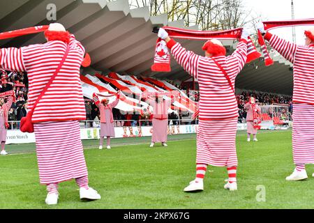 GERMANIA, COLONIA - NOWEMBER 27, 2022: La partita delle donne Bundesliga 1.FC Koeln Frauen vs VfL Wolfsburg Frauen Foto Stock