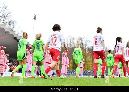 GERMANIA, COLONIA - NOWEMBER 27, 2022: La partita delle donne Bundesliga 1.FC Koeln Frauen vs VfL Wolfsburg Frauen Foto Stock