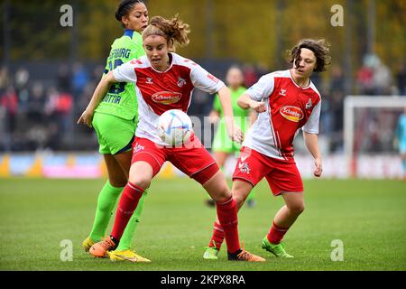 GERMANIA, COLONIA - NOWEMBER 27, 2022: La partita delle donne Bundesliga 1.FC Koeln Frauen vs VfL Wolfsburg Frauen Foto Stock