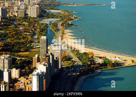 Una vista aerea della Gold Coast settentrionale di Chicago e del Lincoln Park Foto Stock