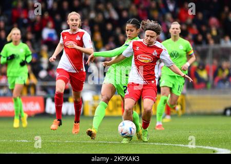 GERMANIA, COLONIA - NOWEMBER 27, 2022: La partita delle donne Bundesliga 1.FC Koeln Frauen vs VfL Wolfsburg Frauen Foto Stock