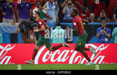 Lusail, Qatar. 28th Nov 2022. Il portoghese Bruno Fernandes festeggia dopo aver segnato durante una partita di calcio tra Portogallo e Uruguay, nel Gruppo H della Coppa del mondo FIFA 2022 nello stadio di Lusail, a Lusail, Stato del Qatar, lunedì 28 novembre 2022. BELGA PHOTO VIRGINIE LEFOUR Credit: Agenzia Notizie Belga/Alamy Live News Foto Stock