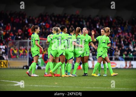 GERMANIA, COLONIA - NOWEMBER 27, 2022: La partita delle donne Bundesliga 1.FC Koeln Frauen vs VfL Wolfsburg Frauen Foto Stock