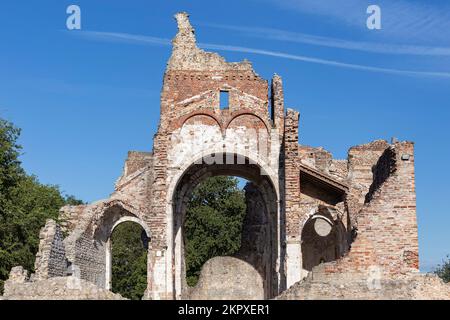 Rovine dell'Abbazia di Sant'Eustachio, Nervesa della Battaglia, Italia Foto Stock