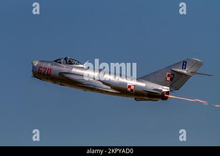 Randy Ball esegue una dimostrazione di volo in un MIG-17PF al 2017 Airshow London (Ontario, Canada). Foto Stock