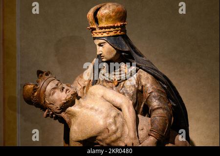 La Pietà – la Vergine Maria che culla il corpo morto di Gesù. Prima metà del 18th ° secolo. Scultura in legno policroma. Slovacchia. Foto Stock