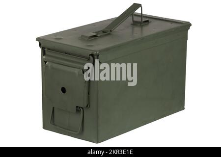 US Army verde metallo .50 cal munizioni scatola isolato su bianco. Foto Stock
