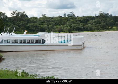 Piccolo lago di Lubumbashi che è diventato un centro ricreativo, Lubumbashi, Provincia di Katanga, Repubblica Democratica del Congo. Questo lago prende il nome Foto Stock