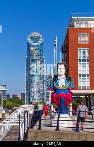 Figurehead su Gunwharf Quay, Portsmouth Harbour, Hampshire, Inghilterra, Regno Unito Foto Stock