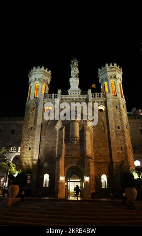 La Notre Dame di Gerusalemme di notte. Gerusalemme, Israele. Foto Stock