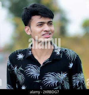 500+ Romantic Boy Premium immagini ad alta risoluzione Scarica su Alamy | Carse Boy Smile Face Foto d'archivio 2023 | Most handsome Boy in the World | 2023 Foto Stock