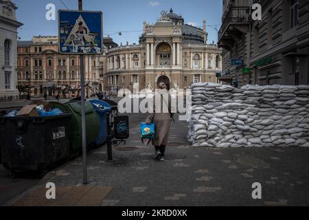 Un Odesa barricato è raffigurato il 5 aprile 2022, Ucraina meridionale. Foto Stock