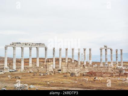 Laodikeia, Denizli, Turchia, 2018 settembre: Agora di Laodicea Antica Città, Laodikya è un sito archeologico situato nella città di Denizli in Turchia. Foto Stock