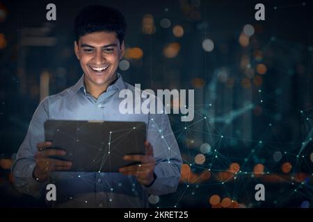 Immagine composita digitale di un uomo d'affari che utilizza un tablet digitale Foto Stock