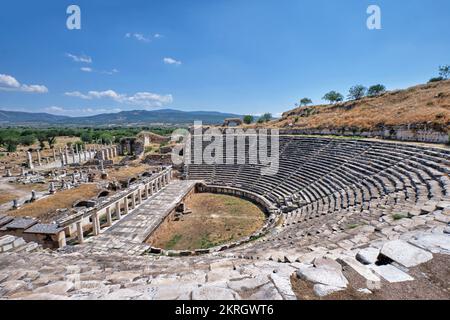 Aydın, Turchia - 12 agosto 2021: Teatro dell'antica Afrodisia, una città di epoca romana notevolmente conservata nell'antica Caria Foto Stock