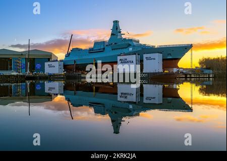 HMS Glasgow, la prima delle otto fregate di tipo 26 in costruzione per la Royal Navy, in vista del lancio presso il cantiere navale Govan di Glasgow. Foto Stock