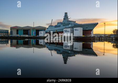 HMS Glasgow, la prima delle otto fregate di tipo 26 in costruzione per la Royal Navy, in vista del lancio presso il cantiere navale Govan di Glasgow. Foto Stock