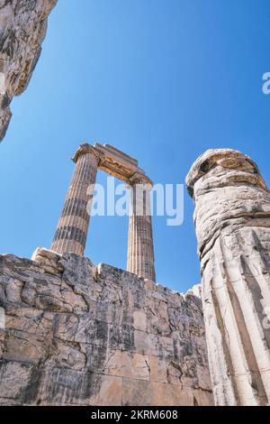 Didim, Turchia - 23 agosto 2021 Una vista dal Tempio di Apollo a Didyma o Didymaion era il quarto tempio più grande nel mondo greco antico Foto Stock