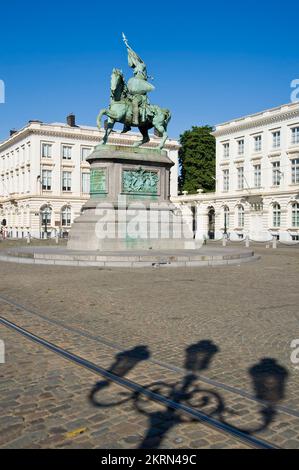 Piazza Royale, statua di Godefroid de Bouillon, Bruxelles, Belgio Foto Stock