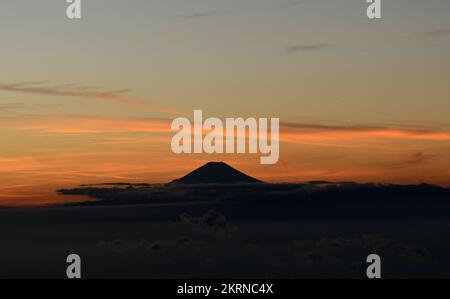 Monte Fuji durante il tramonto. Shizuoka, Giappone. Foto Stock