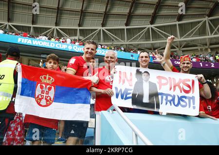 Al Wakrah, Qatar. 28th Nov 2022. Serbia tifosi Calcio : Coppa del mondo FIFA 2022 fase di gruppo Gruppo G partita tra Camerun 3-3 Serbia allo Stadio al Janoub di al Wakrah, Qatar . Credit: Mutsu Kawamori/AFLO/Alamy Live News Foto Stock