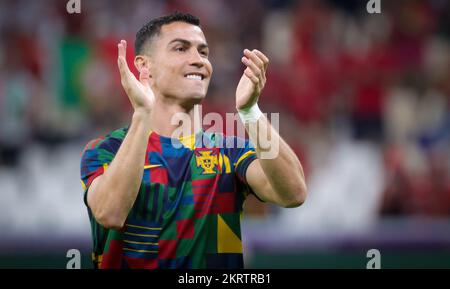 Il portoghese Cristiano Ronaldo ha fatto una foto prima di una partita di calcio tra il Portogallo e l'Uruguay, nel Gruppo H della Coppa del mondo FIFA 2022 nello stadio di Lusail, a Lusail, Stato del Qatar, lunedì 28 novembre 2022. BELGA PHOTO VIRGINIE LEFOUR Foto Stock